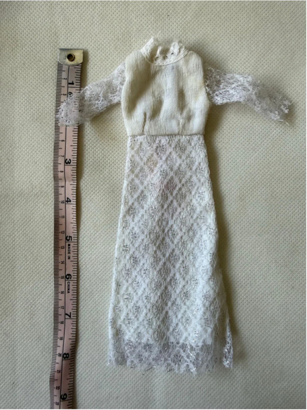 VINTAGE MOD BRIDAL WEDDING DRESS BARBIE CLONE White & Silver metal clasp